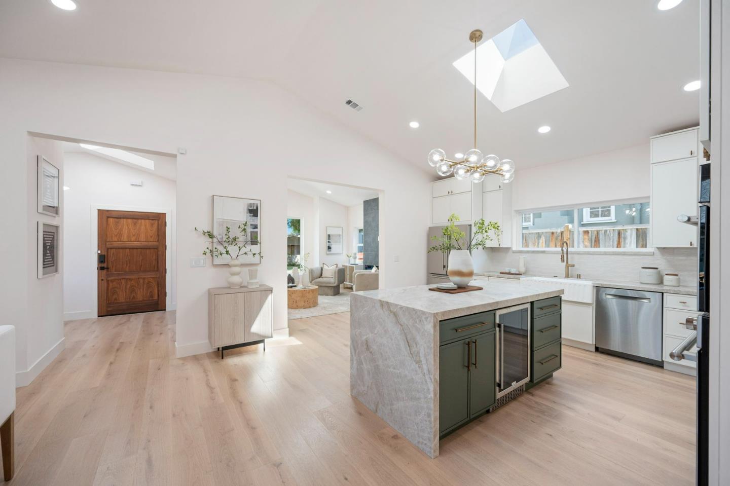 Detail Gallery Image 8 of 50 For 1202 Sanchez Ave, Burlingame,  CA 94010 - 3 Beds | 2 Baths