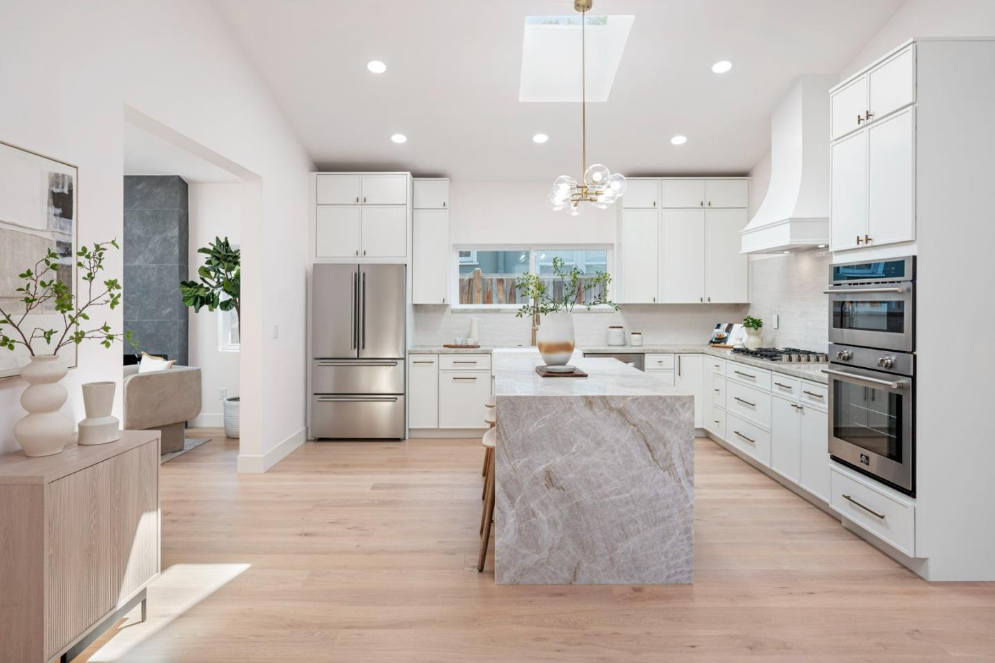 Detail Gallery Image 9 of 50 For 1202 Sanchez Ave, Burlingame,  CA 94010 - 3 Beds | 2 Baths