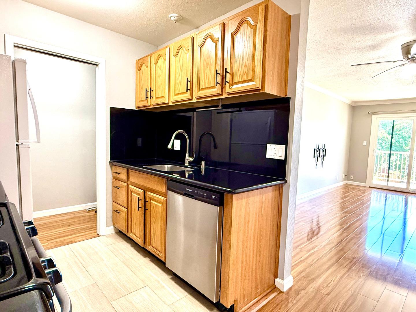 Detail Gallery Image 8 of 20 For 38455 Bronson St #325,  Fremont,  CA 94536 - 1 Beds | 1 Baths
