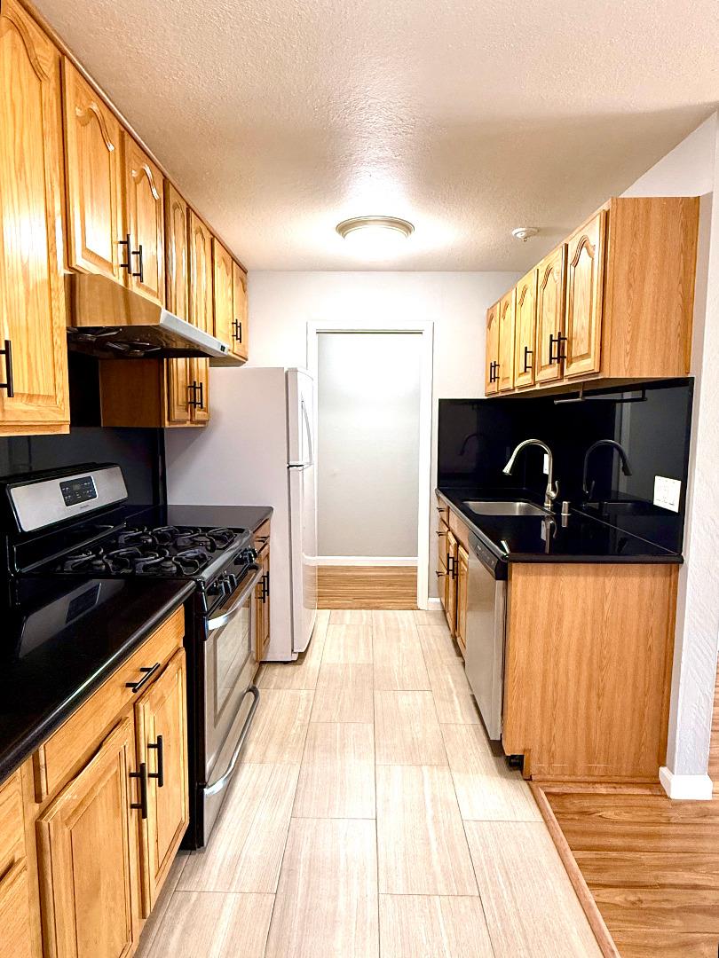 Detail Gallery Image 9 of 20 For 38455 Bronson St #325,  Fremont,  CA 94536 - 1 Beds | 1 Baths