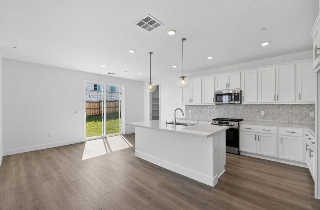 Detail Gallery Image 17 of 18 For 1362 N Orcheta Ct, Mountain House,  CA 95391 - 4 Beds | 3 Baths