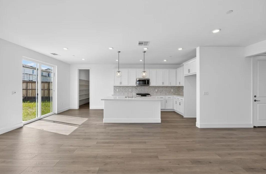 Detail Gallery Image 6 of 18 For 1362 N Orcheta Ct, Mountain House,  CA 95391 - 4 Beds | 3 Baths