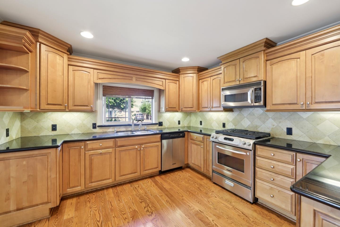 Detail Gallery Image 11 of 37 For 1206 Malone Rd, San Jose,  CA 95125 - 3 Beds | 2 Baths