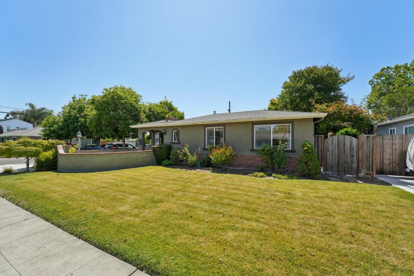 Detail Gallery Image 3 of 37 For 1206 Malone Rd, San Jose,  CA 95125 - 3 Beds | 2 Baths
