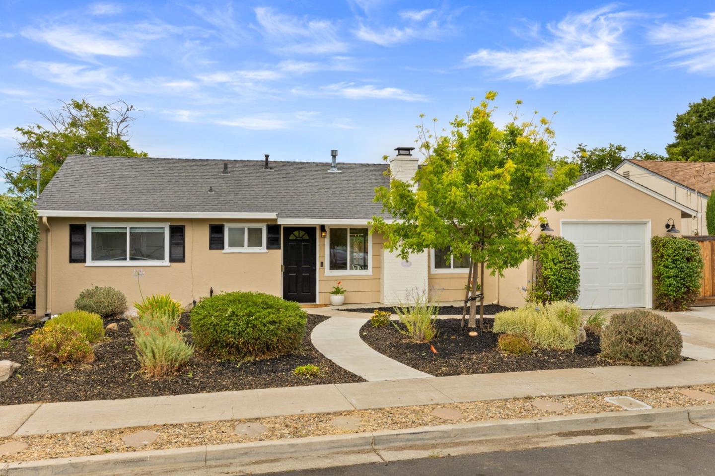 Detail Gallery Image 2 of 27 For 3832 Princeton Way, Livermore,  CA 94550 - 3 Beds | 1 Baths