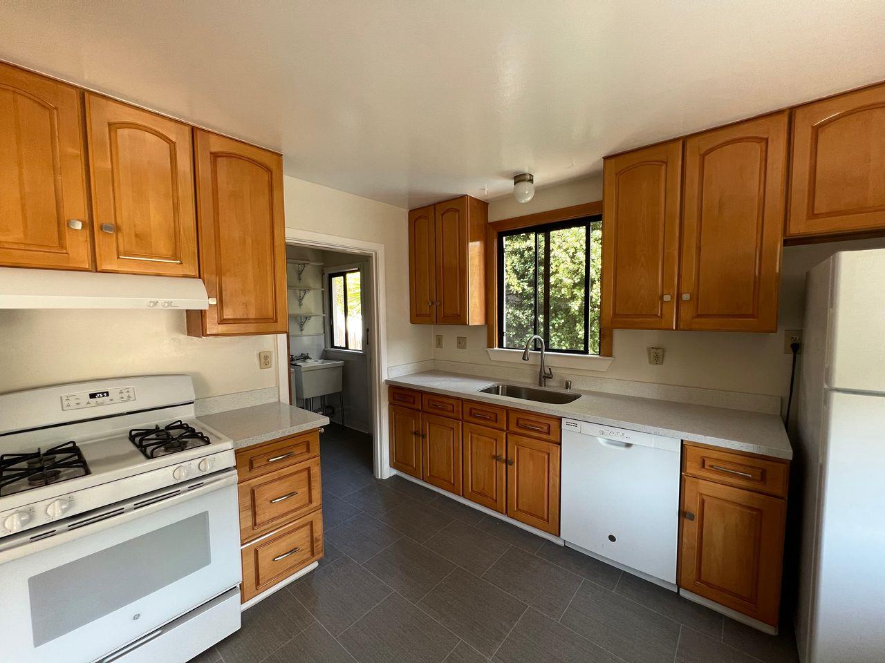 Detail Gallery Image 21 of 28 For 1632 Albemarle Way, Burlingame,  CA 94010 - – Beds | – Baths