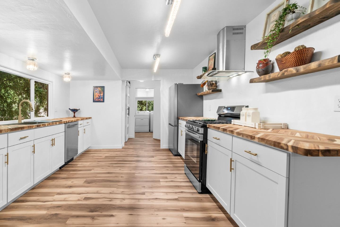 Detail Gallery Image 3 of 33 For 15315 Highway 9, Boulder Creek,  CA 95006 - 2 Beds | 2 Baths