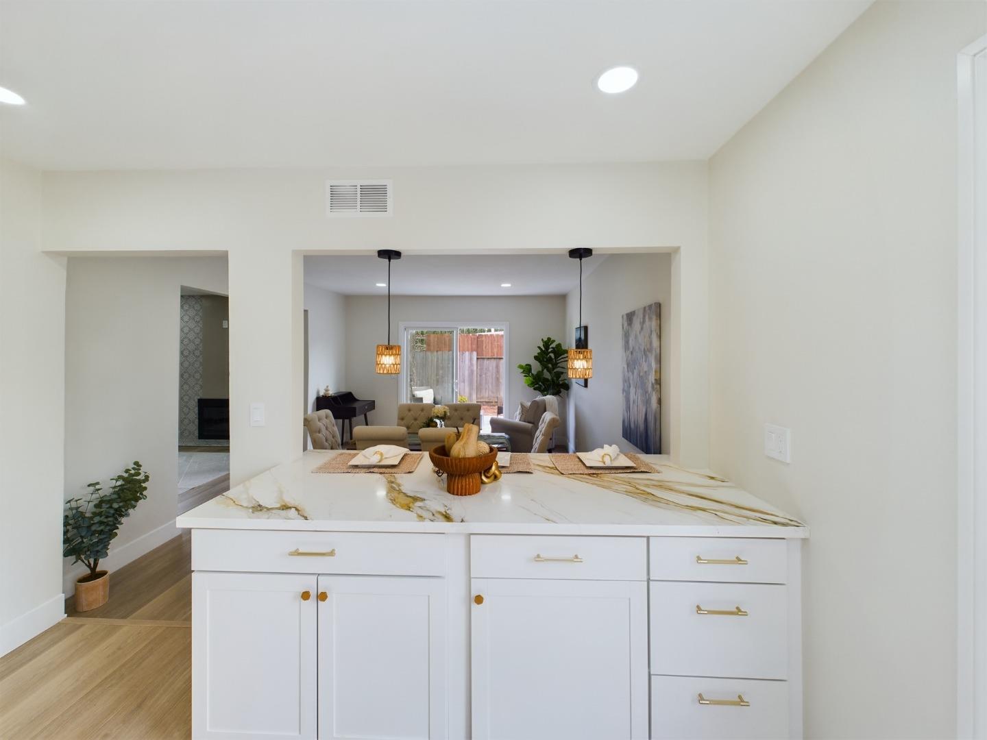 Detail Gallery Image 2 of 30 For 1382 Capitol, San Jose,  CA 95132 - 3 Beds | 2 Baths