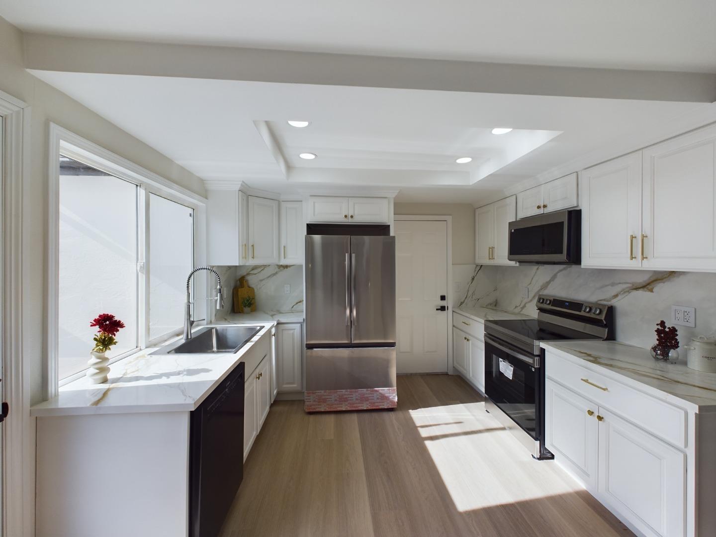 Detail Gallery Image 3 of 30 For 1382 Capitol, San Jose,  CA 95132 - 3 Beds | 2 Baths