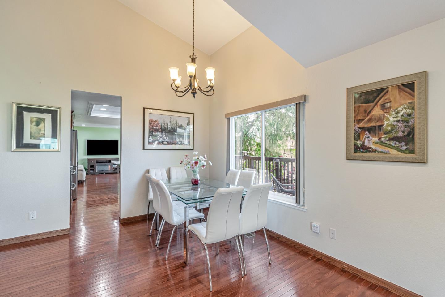 Detail Gallery Image 13 of 42 For 606 Skyway Dr, San Jose,  CA 95111 - 3 Beds | 3 Baths
