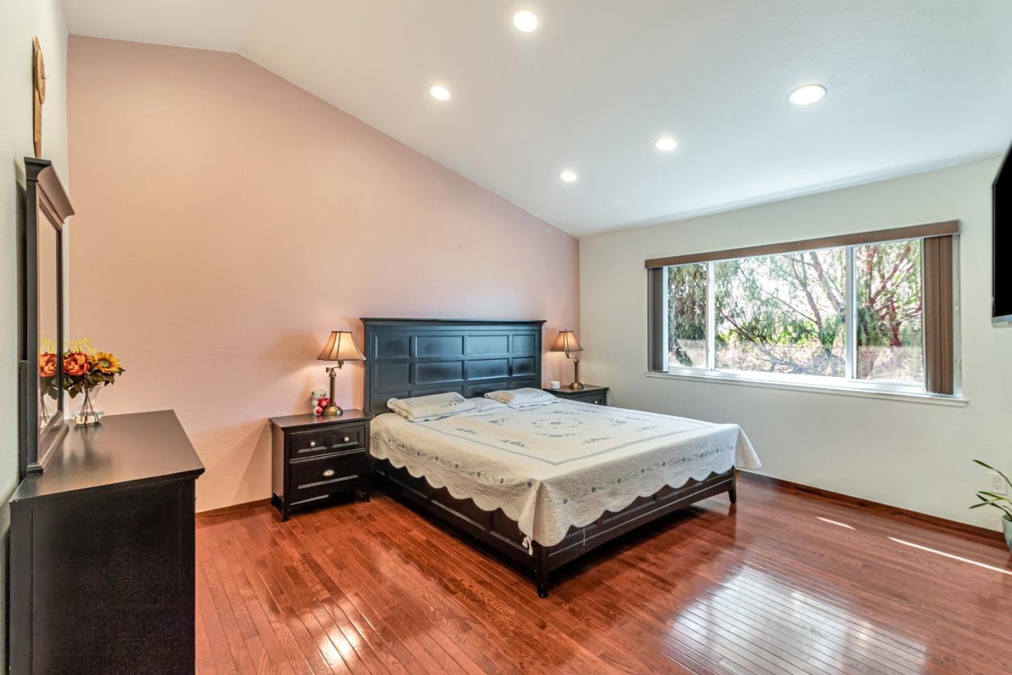 Detail Gallery Image 19 of 42 For 606 Skyway Dr, San Jose,  CA 95111 - 3 Beds | 3 Baths