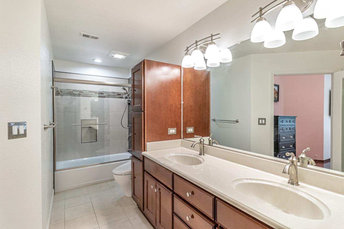 Detail Gallery Image 25 of 42 For 606 Skyway Dr, San Jose,  CA 95111 - 3 Beds | 3 Baths