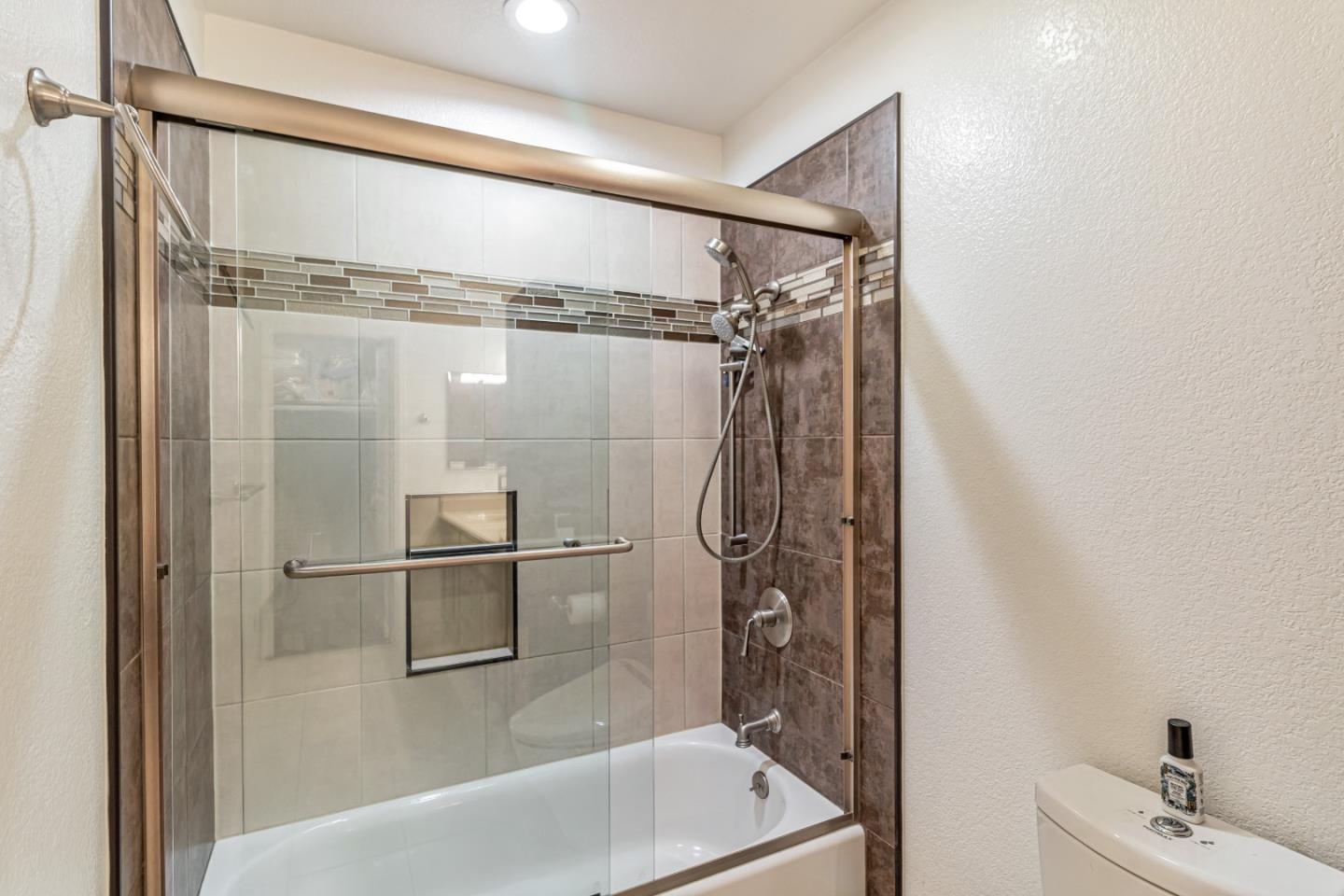 Detail Gallery Image 26 of 42 For 606 Skyway Dr, San Jose,  CA 95111 - 3 Beds | 3 Baths