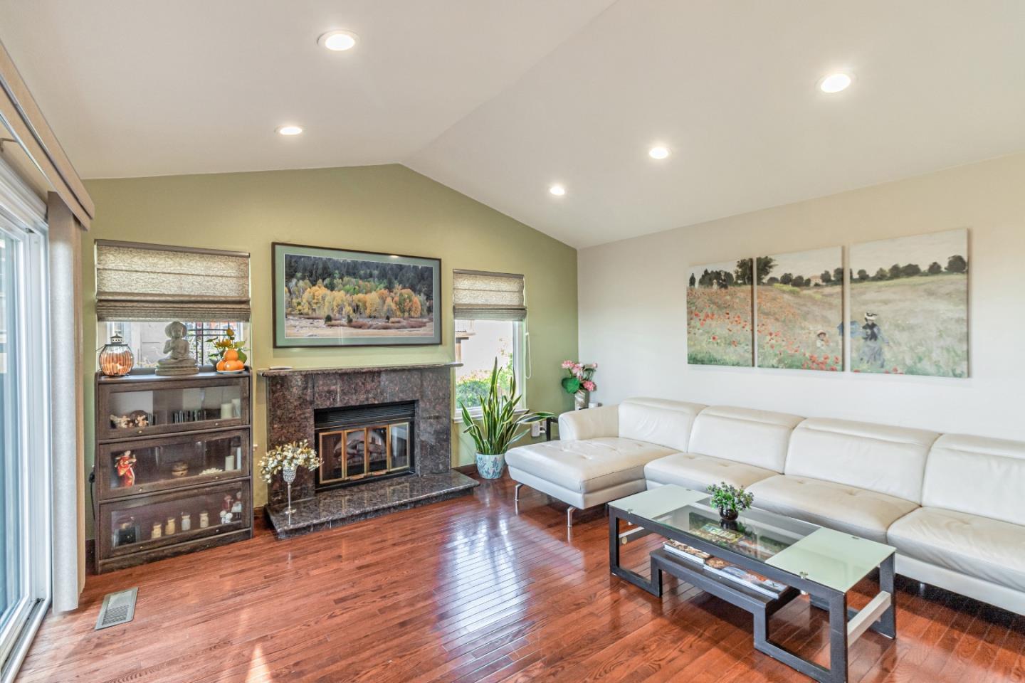 Detail Gallery Image 5 of 42 For 606 Skyway Dr, San Jose,  CA 95111 - 3 Beds | 3 Baths
