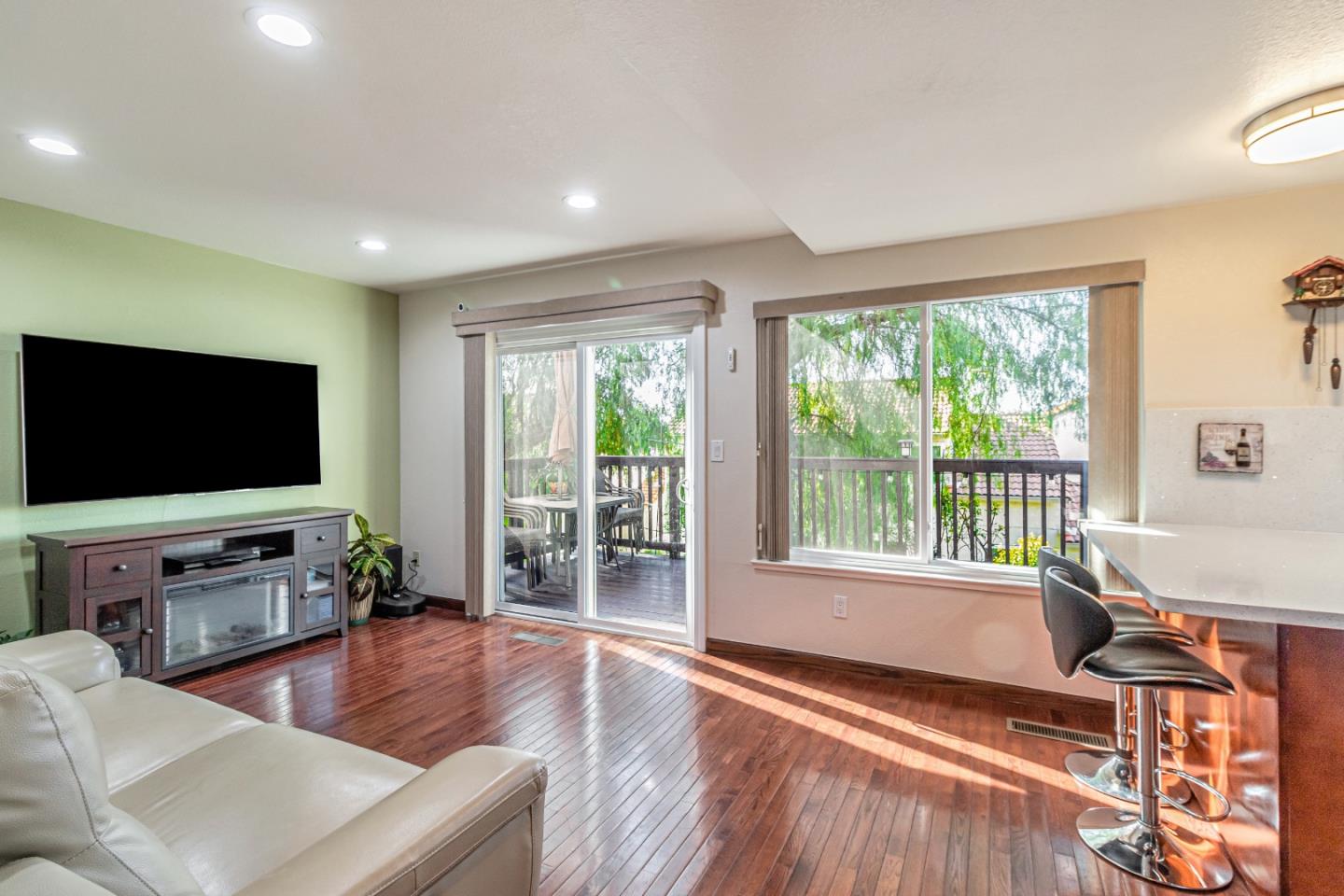 Detail Gallery Image 9 of 42 For 606 Skyway Dr, San Jose,  CA 95111 - 3 Beds | 3 Baths