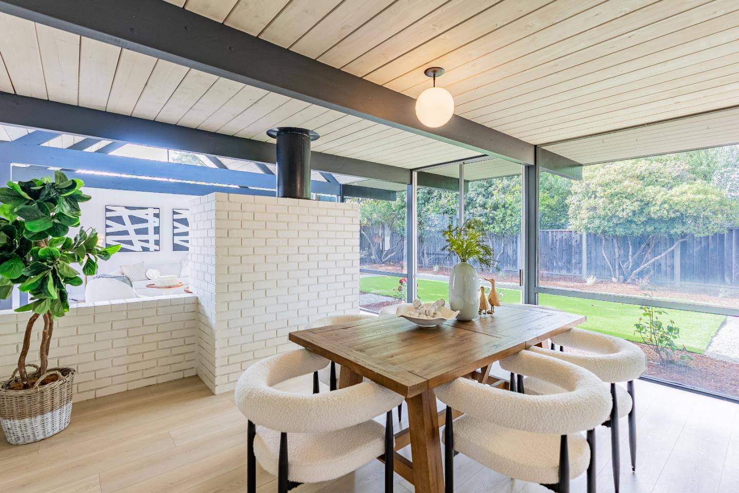 Detail Gallery Image 13 of 48 For 941 Pendleton Ave, Sunnyvale,  CA 94087 - 4 Beds | 2 Baths