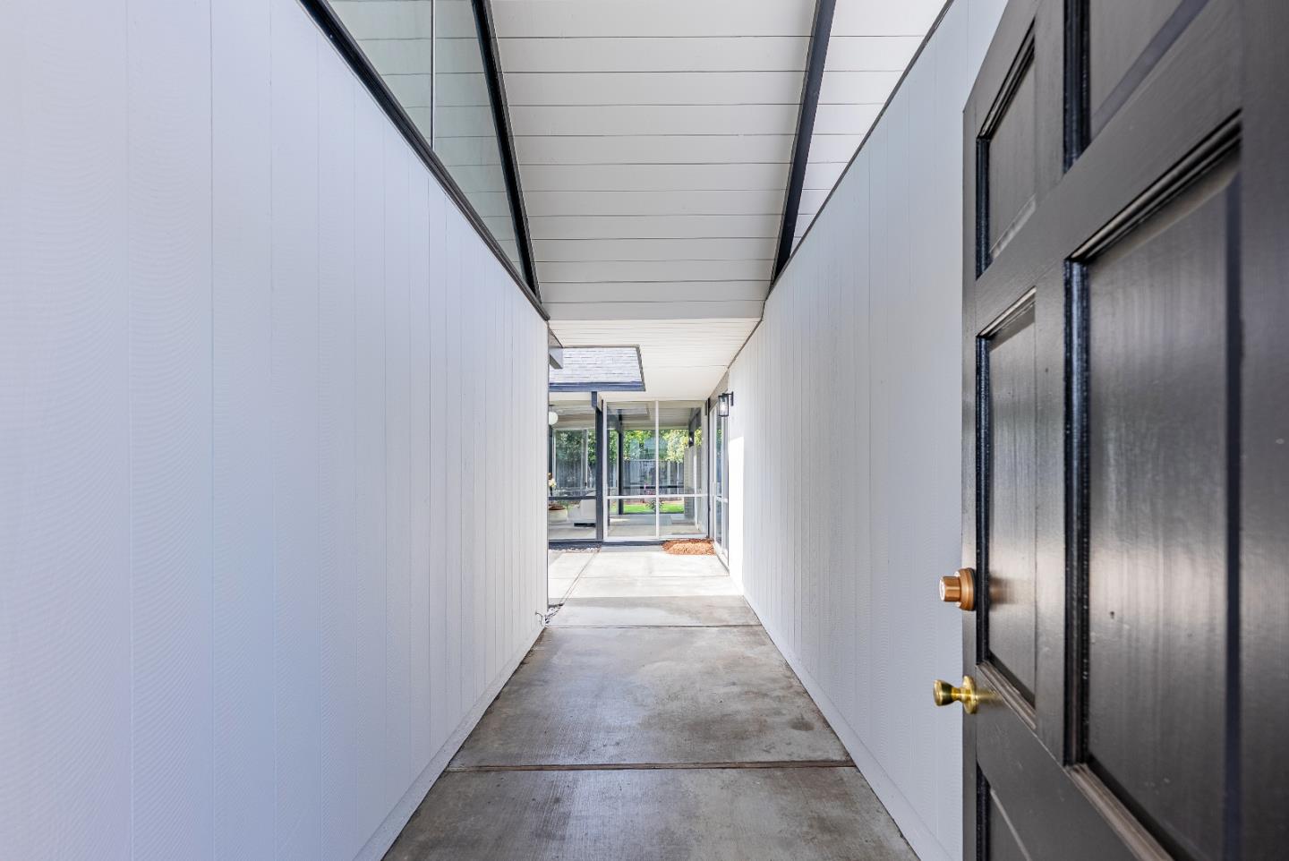 Detail Gallery Image 4 of 48 For 941 Pendleton Ave, Sunnyvale,  CA 94087 - 4 Beds | 2 Baths