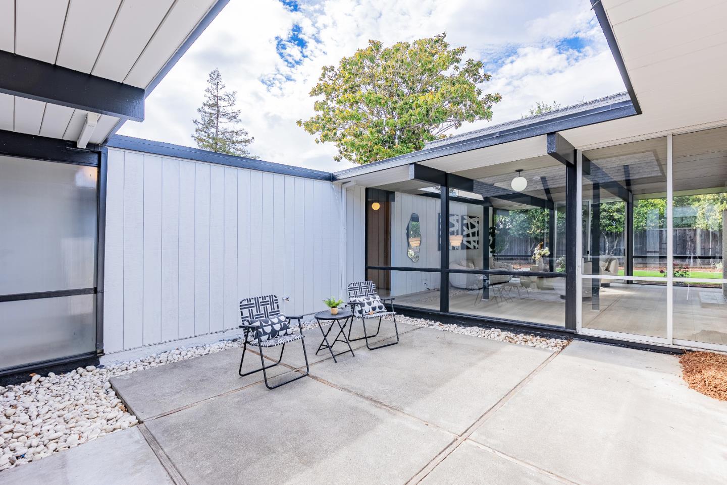 Detail Gallery Image 5 of 48 For 941 Pendleton Ave, Sunnyvale,  CA 94087 - 4 Beds | 2 Baths