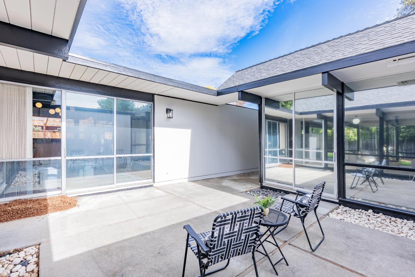 Detail Gallery Image 6 of 48 For 941 Pendleton Ave, Sunnyvale,  CA 94087 - 4 Beds | 2 Baths