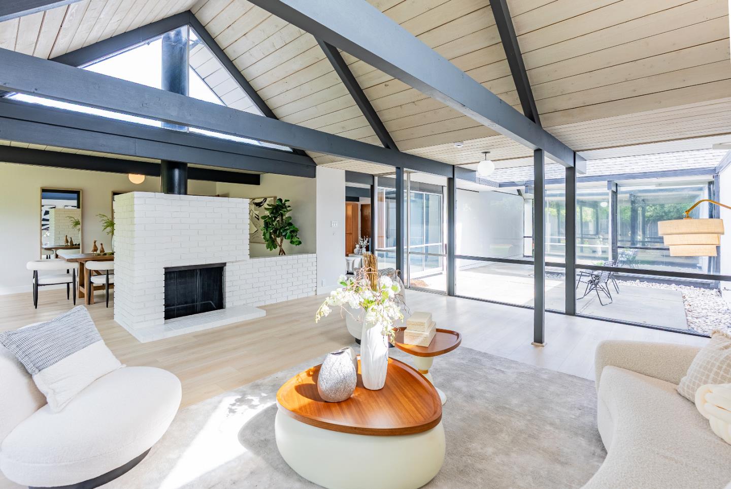 Detail Gallery Image 9 of 48 For 941 Pendleton Ave, Sunnyvale,  CA 94087 - 4 Beds | 2 Baths