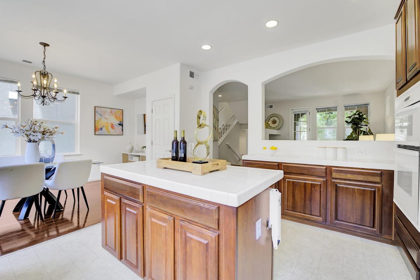 Detail Gallery Image 10 of 36 For 3072 Mary Helen Ln, San Jose,  CA 95136 - 4 Beds | 3/1 Baths