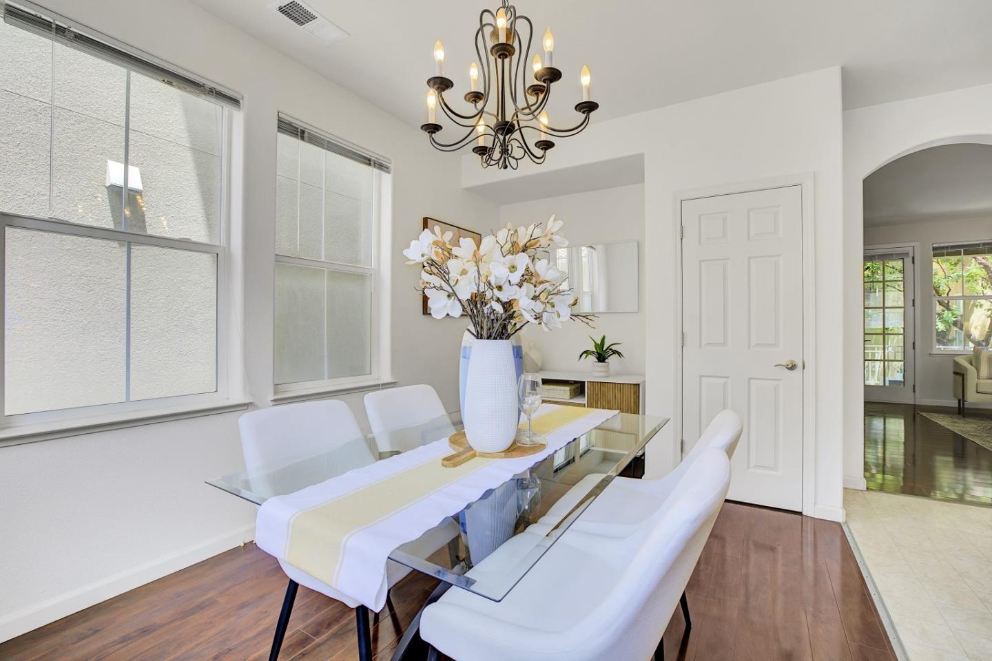 Detail Gallery Image 12 of 36 For 3072 Mary Helen Ln, San Jose,  CA 95136 - 4 Beds | 3/1 Baths