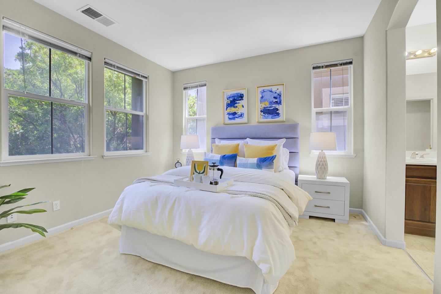 Detail Gallery Image 13 of 36 For 3072 Mary Helen Ln, San Jose,  CA 95136 - 4 Beds | 3/1 Baths