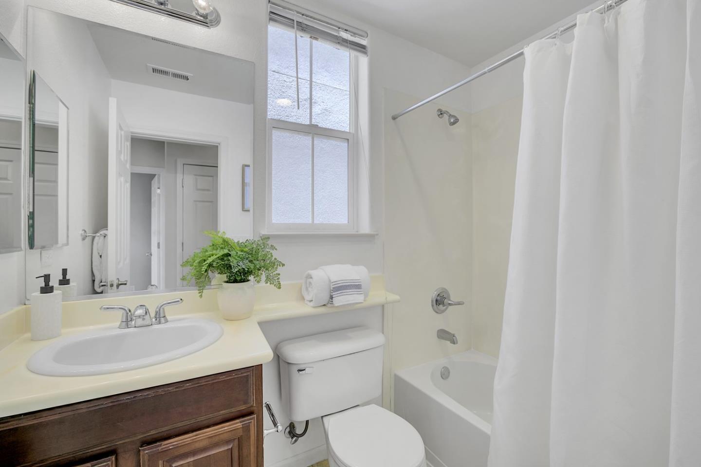 Detail Gallery Image 20 of 36 For 3072 Mary Helen Ln, San Jose,  CA 95136 - 4 Beds | 3/1 Baths