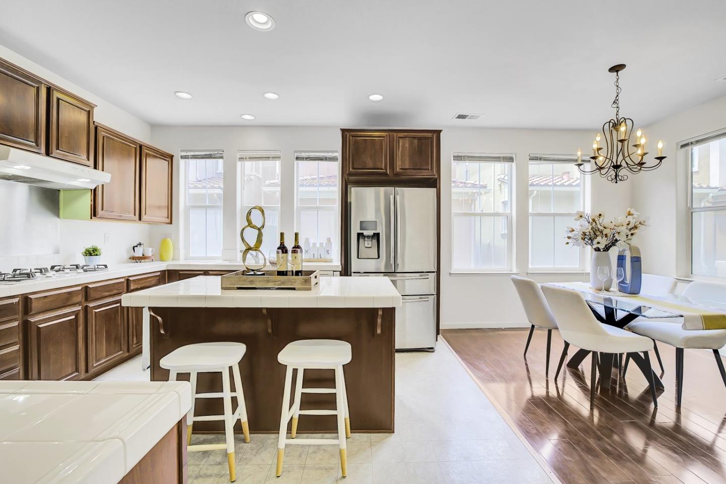 Detail Gallery Image 8 of 36 For 3072 Mary Helen Ln, San Jose,  CA 95136 - 4 Beds | 3/1 Baths