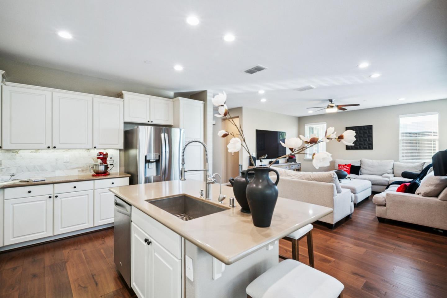 Detail Gallery Image 11 of 37 For 322 Misty Cir, Livermore,  CA 94550 - 5 Beds | 3 Baths