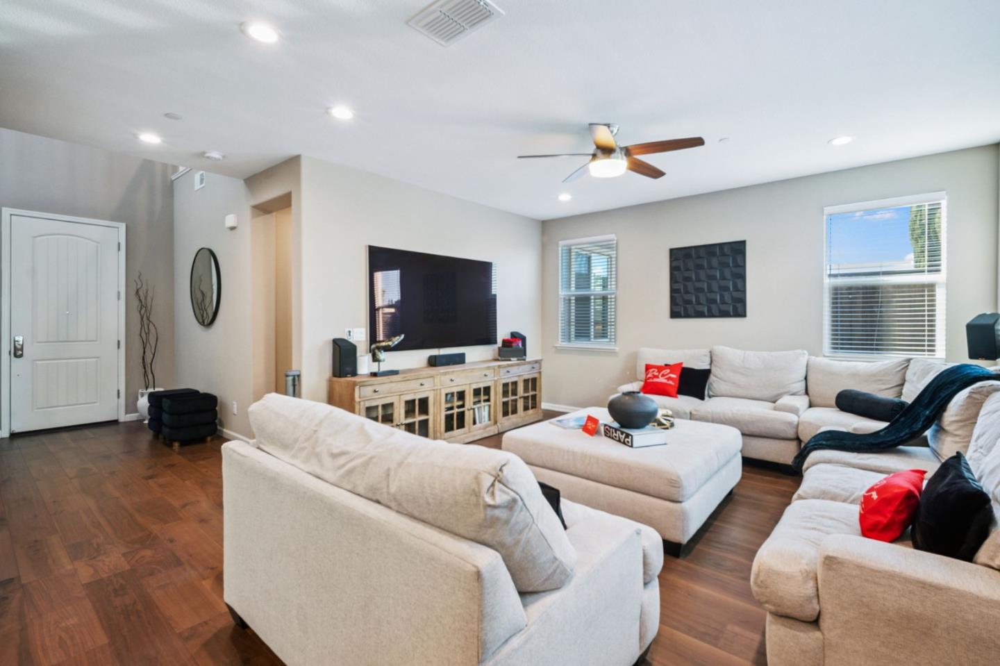 Detail Gallery Image 13 of 37 For 322 Misty Cir, Livermore,  CA 94550 - 5 Beds | 3 Baths
