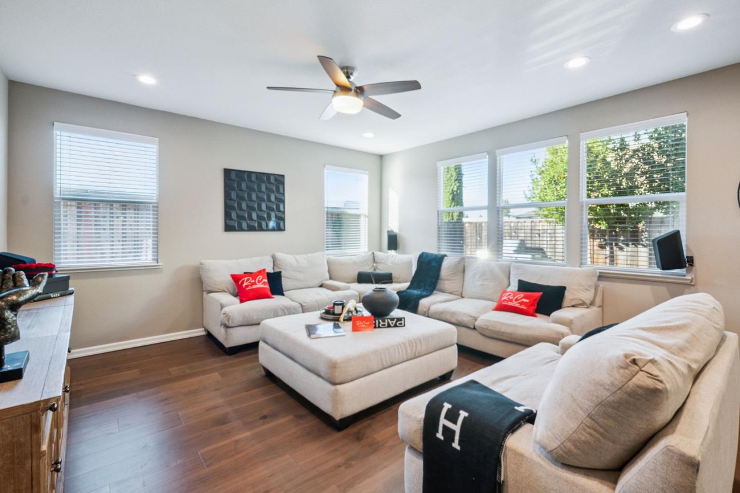 Detail Gallery Image 14 of 37 For 322 Misty Cir, Livermore,  CA 94550 - 5 Beds | 3 Baths