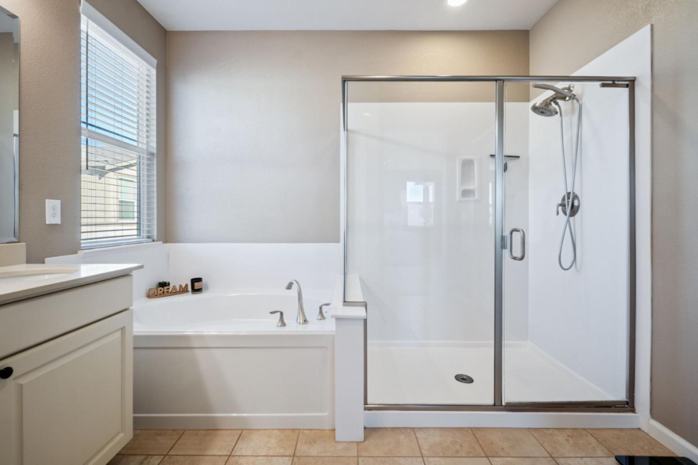 Detail Gallery Image 20 of 37 For 322 Misty Cir, Livermore,  CA 94550 - 5 Beds | 3 Baths