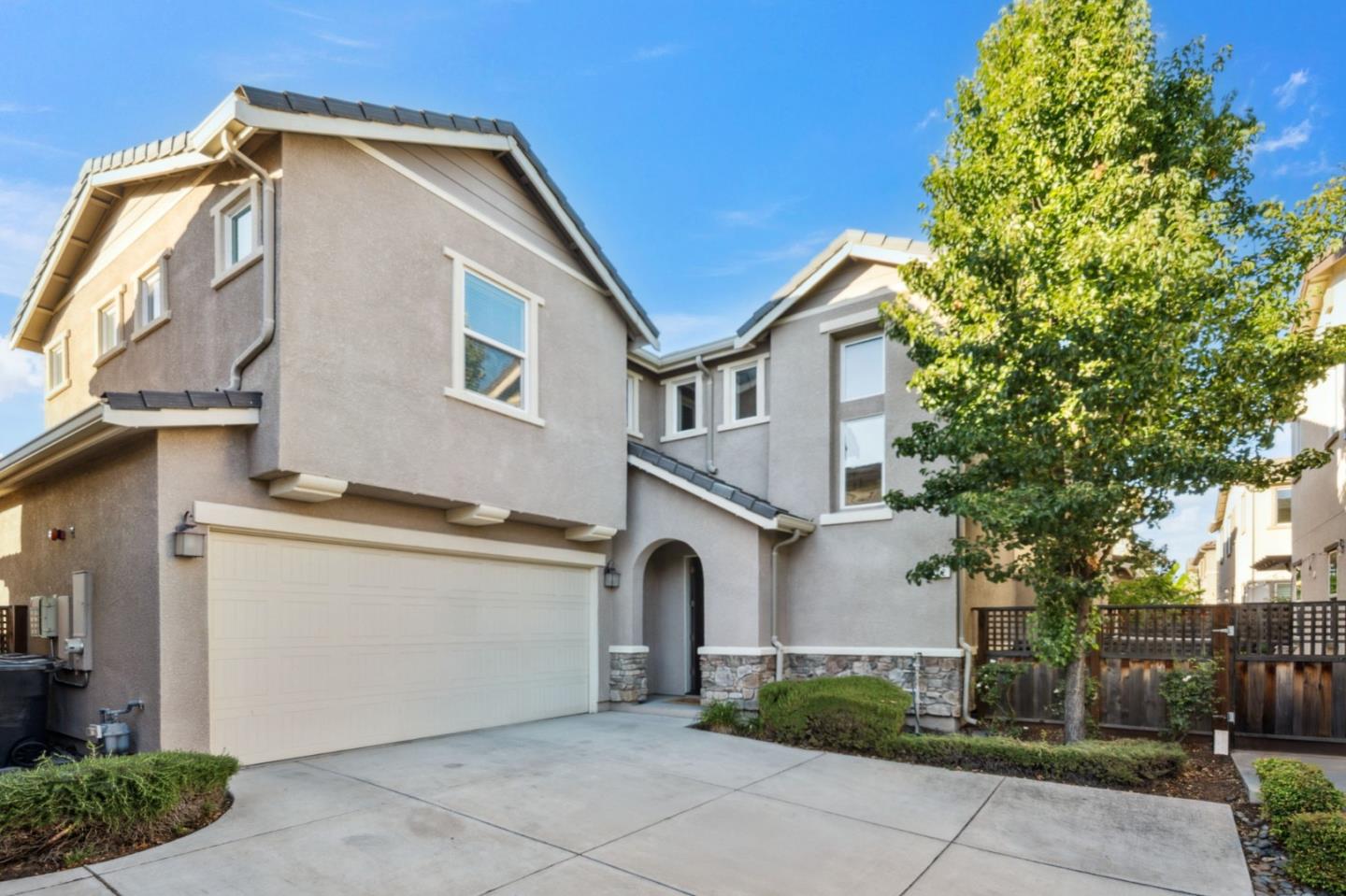 Detail Gallery Image 3 of 37 For 322 Misty Cir, Livermore,  CA 94550 - 5 Beds | 3 Baths
