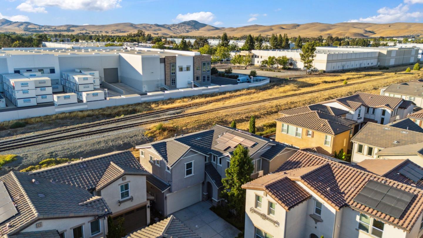 Detail Gallery Image 30 of 37 For 322 Misty Cir, Livermore,  CA 94550 - 5 Beds | 3 Baths