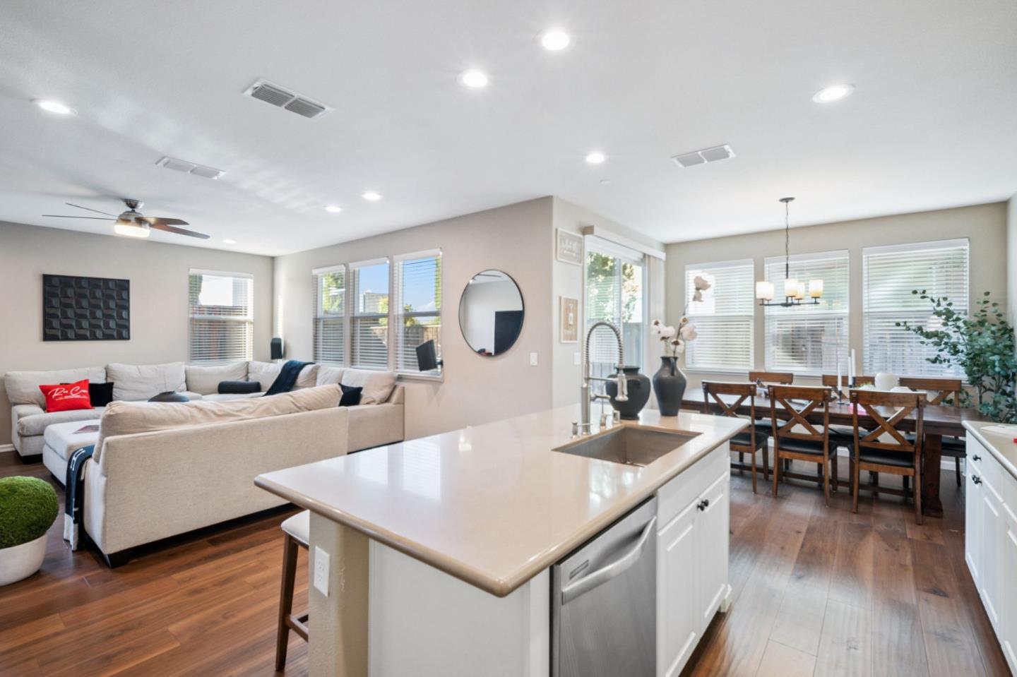 Detail Gallery Image 9 of 37 For 322 Misty Cir, Livermore,  CA 94550 - 5 Beds | 3 Baths