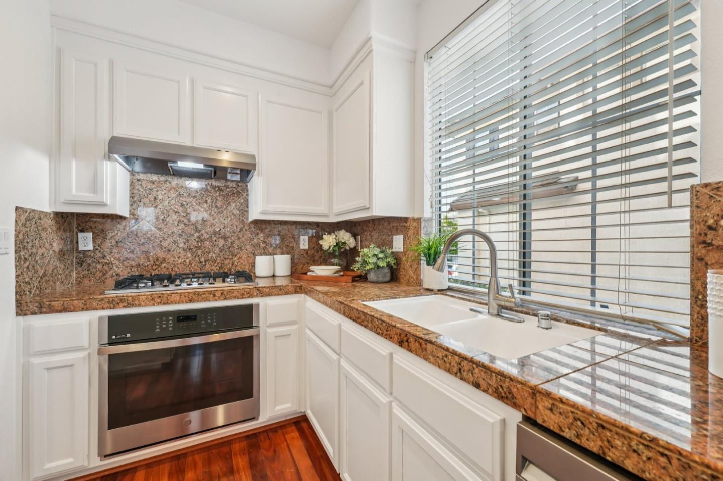 Detail Gallery Image 10 of 97 For 3455 Maroun Pl, San Jose,  CA 95148 - 3 Beds | 2/1 Baths