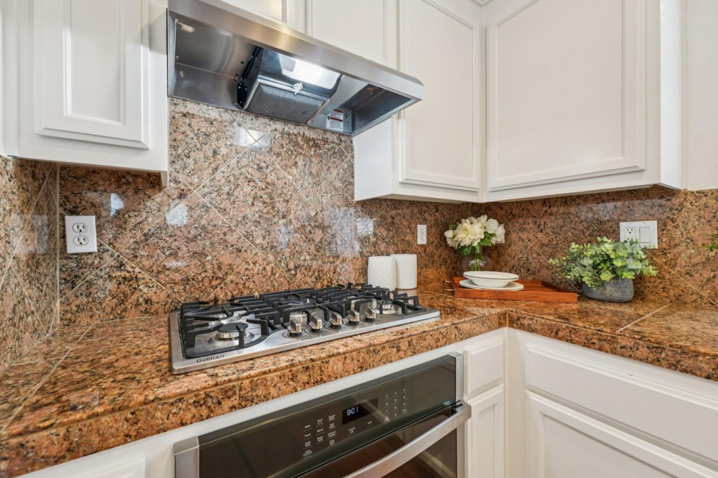Detail Gallery Image 12 of 97 For 3455 Maroun Pl, San Jose,  CA 95148 - 3 Beds | 2/1 Baths