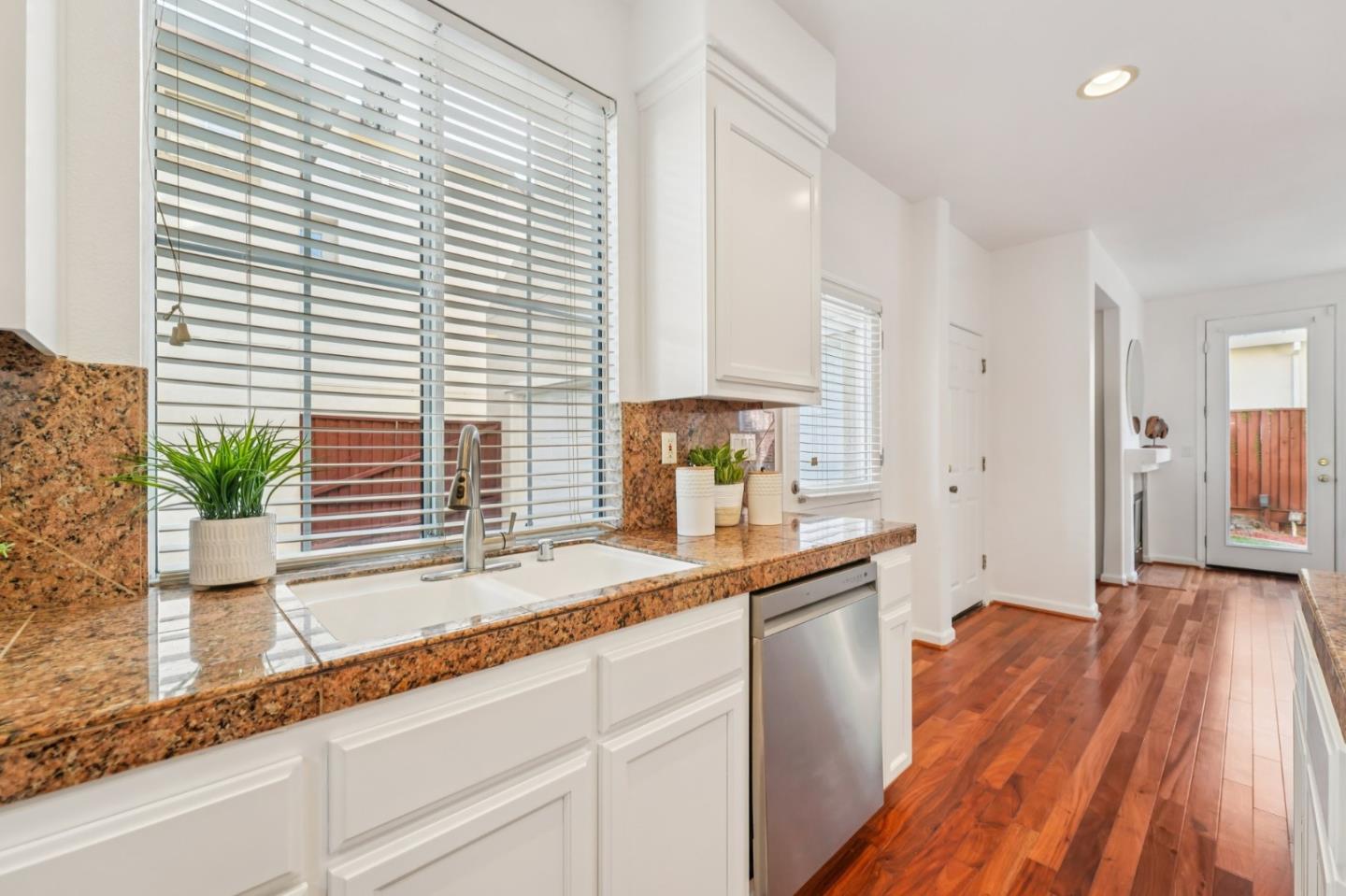 Detail Gallery Image 13 of 97 For 3455 Maroun Pl, San Jose,  CA 95148 - 3 Beds | 2/1 Baths