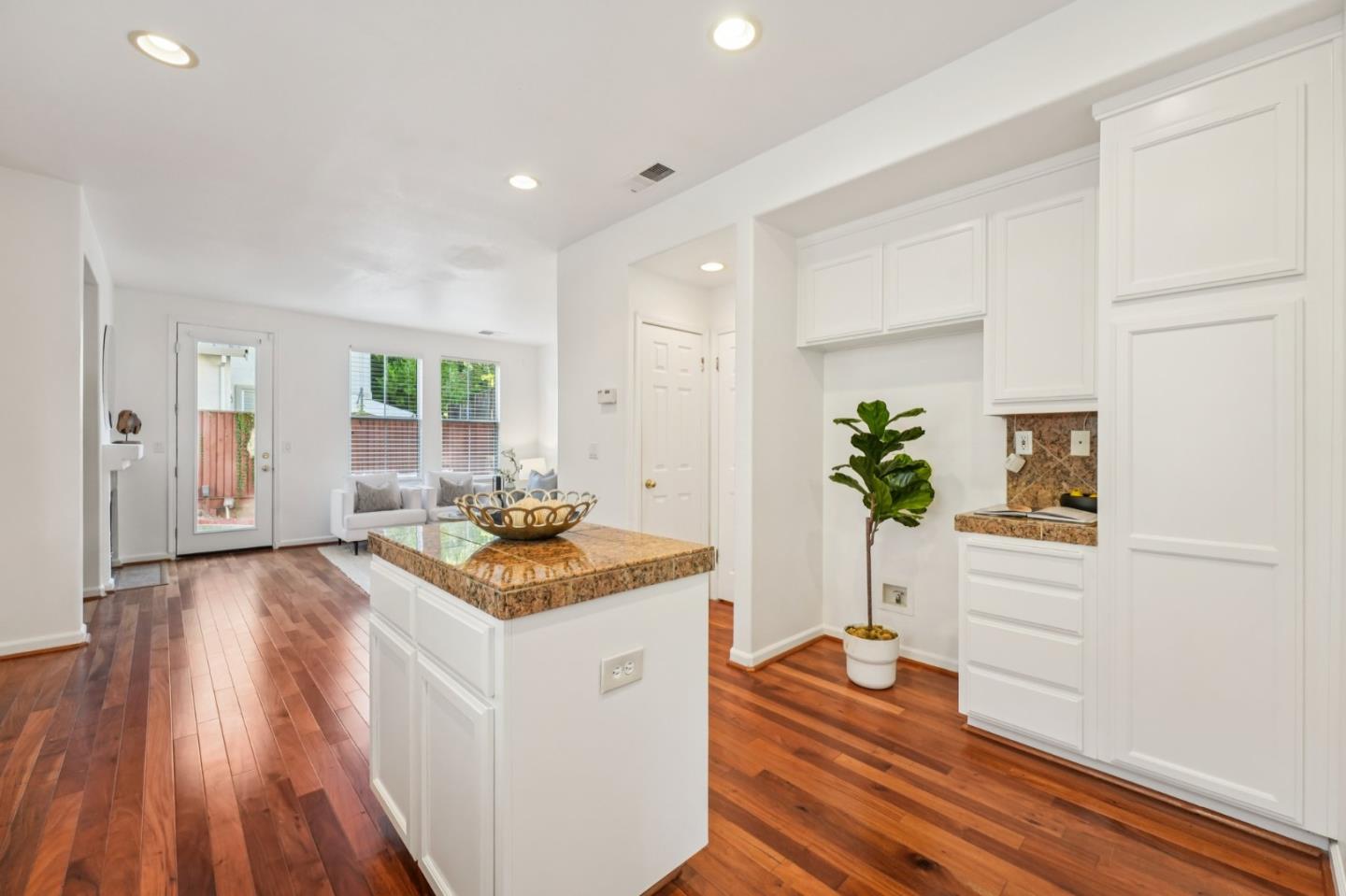Detail Gallery Image 14 of 97 For 3455 Maroun Pl, San Jose,  CA 95148 - 3 Beds | 2/1 Baths