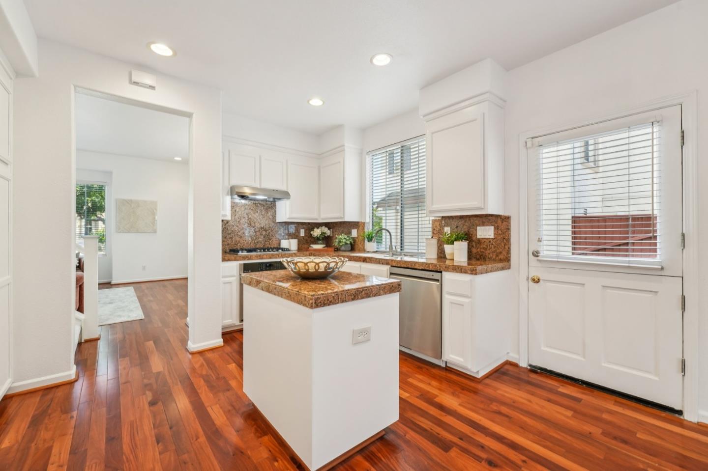 Detail Gallery Image 16 of 97 For 3455 Maroun Pl, San Jose,  CA 95148 - 3 Beds | 2/1 Baths