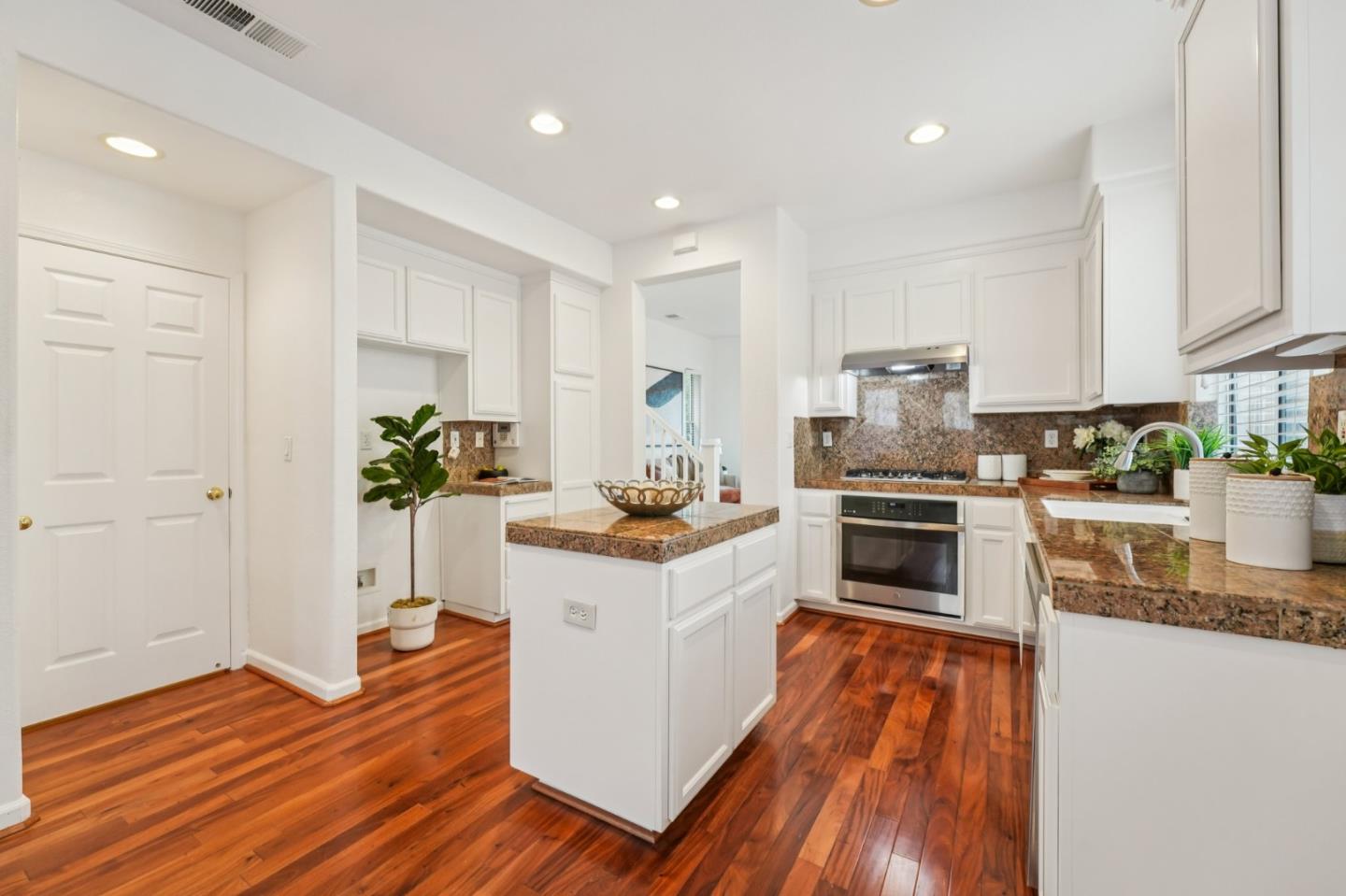 Detail Gallery Image 18 of 97 For 3455 Maroun Pl, San Jose,  CA 95148 - 3 Beds | 2/1 Baths