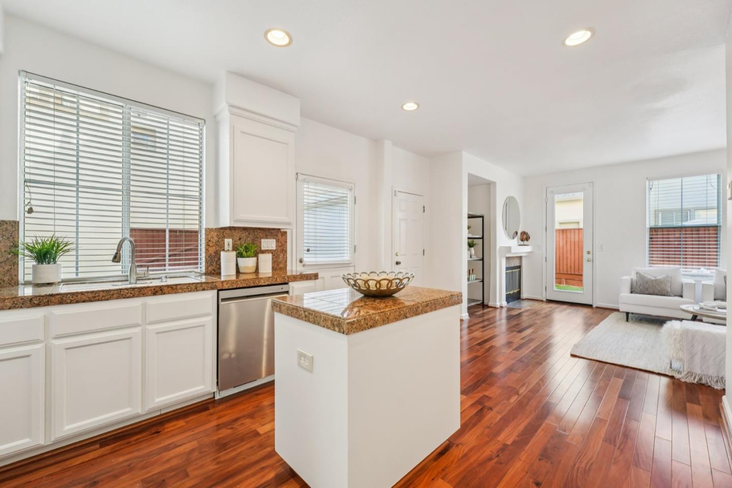 Detail Gallery Image 7 of 97 For 3455 Maroun Pl, San Jose,  CA 95148 - 3 Beds | 2/1 Baths
