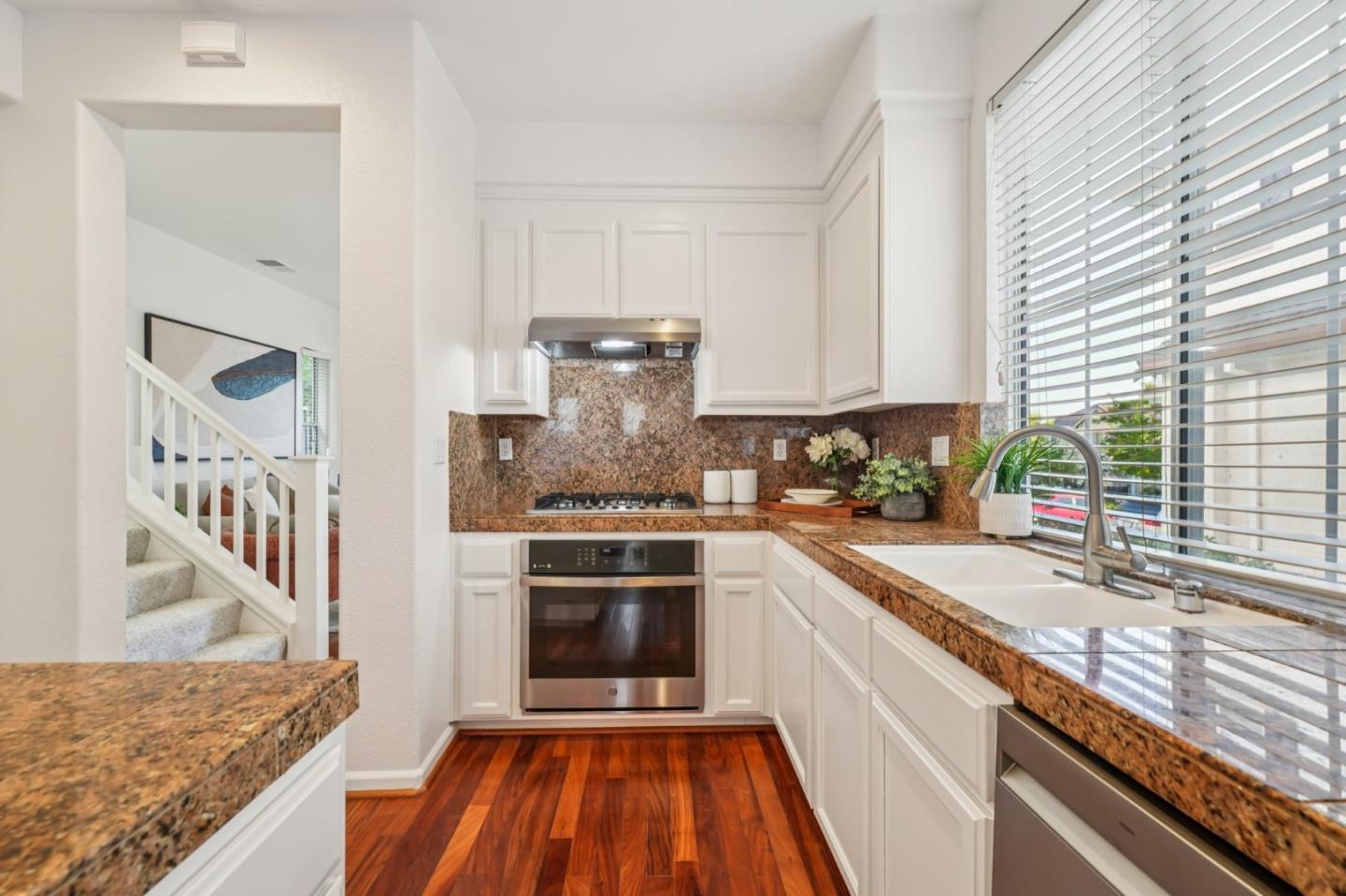 Detail Gallery Image 9 of 97 For 3455 Maroun Pl, San Jose,  CA 95148 - 3 Beds | 2/1 Baths