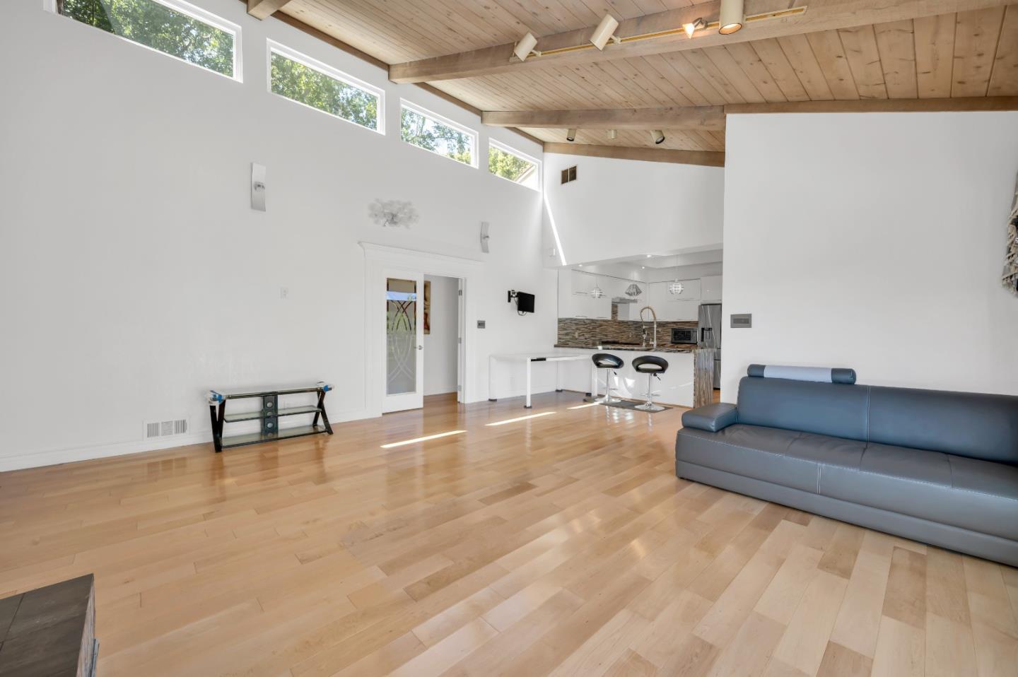 Detail Gallery Image 13 of 20 For 30 Bluebell Ln, Hillsborough,  CA 94010 - 4 Beds | 4/1 Baths