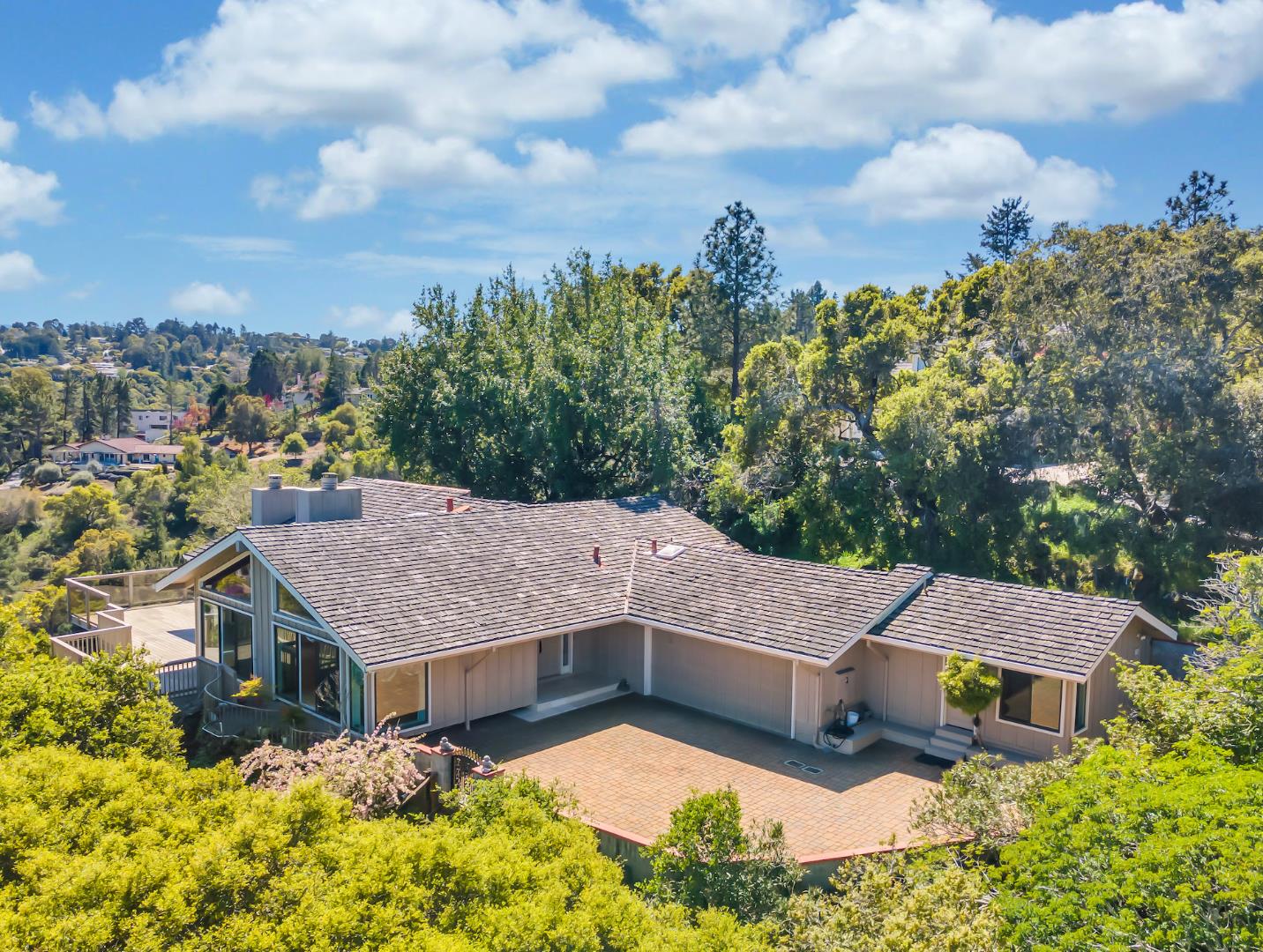 Detail Gallery Image 2 of 20 For 30 Bluebell Ln, Hillsborough,  CA 94010 - 4 Beds | 4/1 Baths
