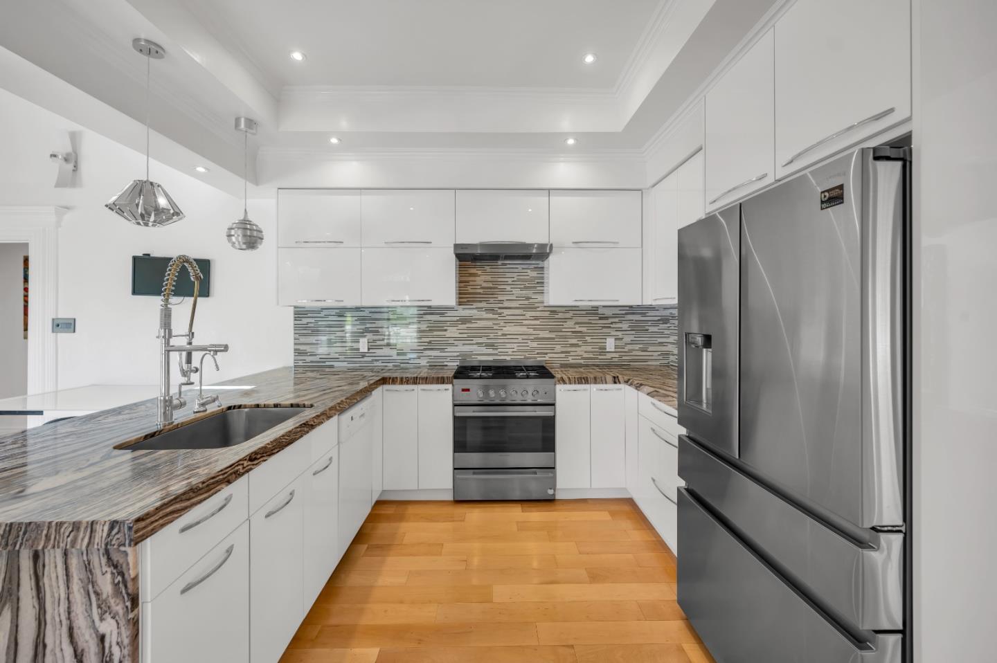 Detail Gallery Image 5 of 20 For 30 Bluebell Ln, Hillsborough,  CA 94010 - 4 Beds | 4/1 Baths