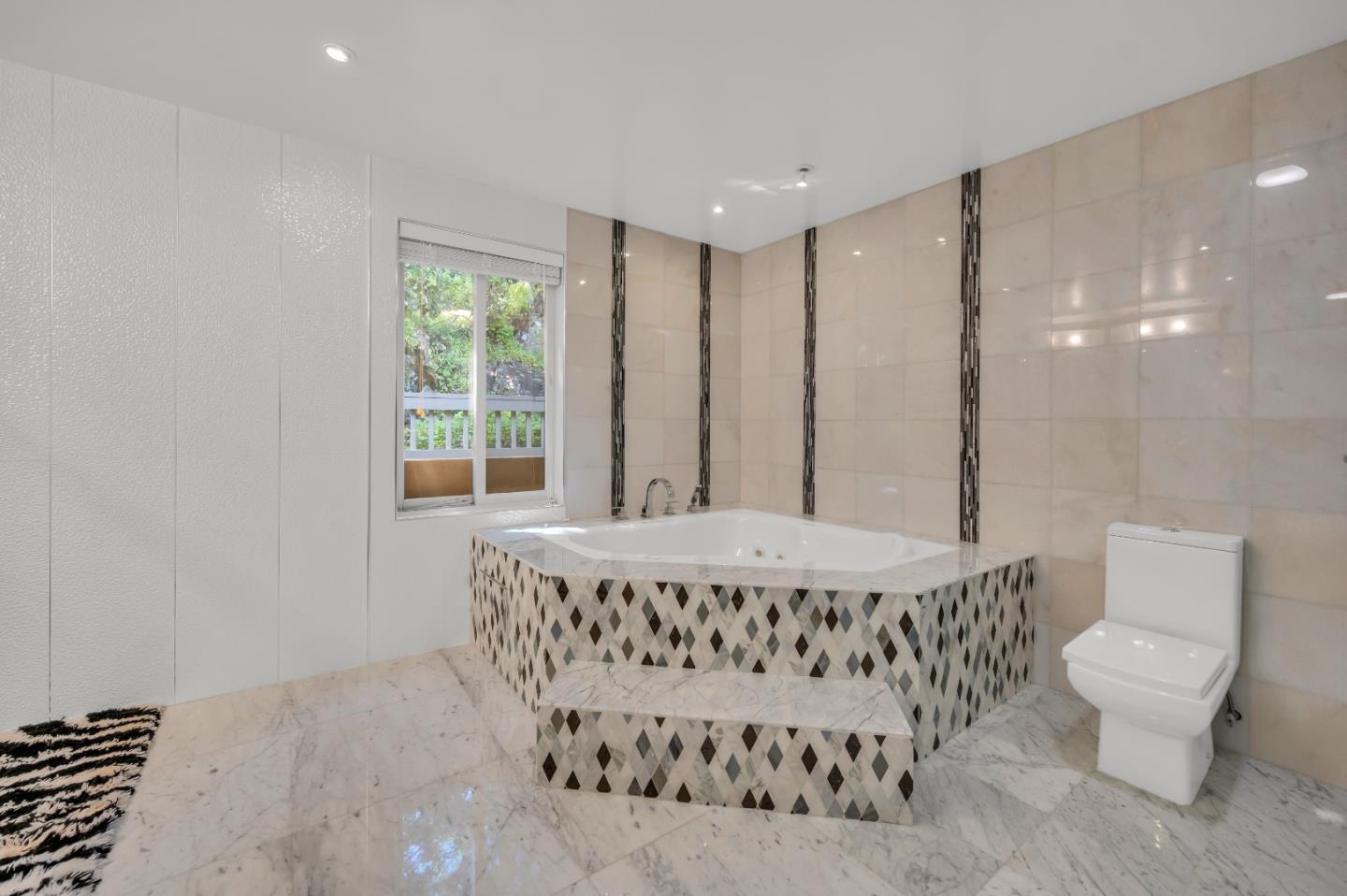 Detail Gallery Image 9 of 20 For 30 Bluebell Ln, Hillsborough,  CA 94010 - 4 Beds | 4/1 Baths