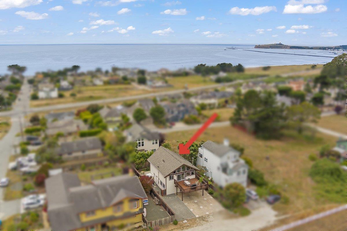 Detail Gallery Image 1 of 41 For 350 6th Ave, Half Moon Bay,  CA 94019 - 3 Beds | 2/1 Baths