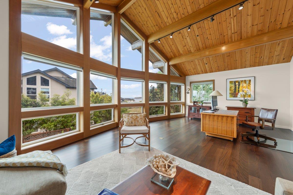 Detail Gallery Image 11 of 41 For 350 6th Ave, Half Moon Bay,  CA 94019 - 3 Beds | 2/1 Baths